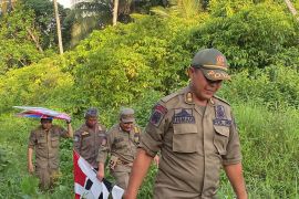 Satpol PP Kota Pontianak tertibkan puluhan layangan setiap hari
