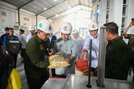 Wapres Gibran tinjau ke pabrik beras modern di Ngawi