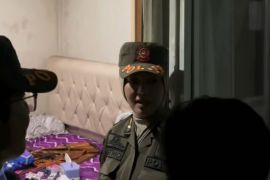 Satpol PP Karawang jaring puluhan pasangan bukan suami isteri di kosan