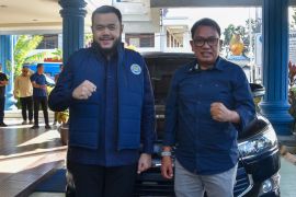 Pemko Padang serahkan satu unit kendaraan dinas operasional kepada BNNP Sumbar