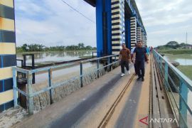 Pintu Bendung Wilalung Kudus  mengarah ke Sungai Juwana ditutup