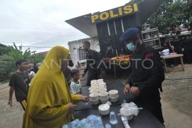 Dapur umum Brimob untuk korban gempa Bengkulu
