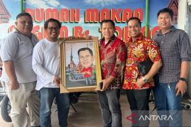 DPC GAMKI Medan beri karikatur untuk Landen Marbun