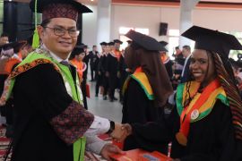 Yonoi Esema selesaikan tugas belajar di Unja melalui program afirmasi