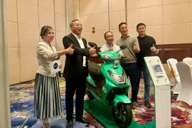 LABA kerja sama dengan ECGO dan EV Moto siapkan penyewaan motor listrik bagi 10 ribu ojol