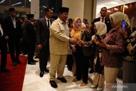 Presiden Prabowo tiba di Kuala Lumpur disambut diaspora Indonesia