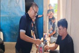 Polda Sulbar gerebek gudang penyimpanan oli oplosan di Polman