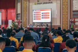 300 peserta hadiri seminar kolaborasi OJK dan Undana di Kupang