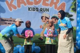 Ratusan anak meriahkan Kaldera Kids Run di ajang Sembalun Mountain Marathon 2025