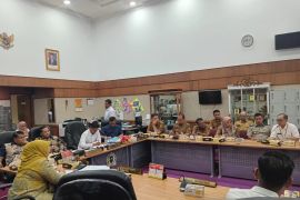 DPRD Riau meradang, PT Hutahaean mangkir rapat