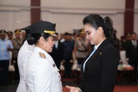 Gubernur ingatkan Bupati dan Wabub Taliabu lupakan perbedaan di pilkada