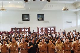 Bupati Ponorogo serahkan SK pengangkatan 304 CPNS 2024