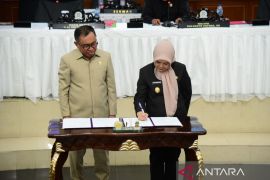 DPRD Provinsi Gorontalo menetapkan dua peraturan daerah