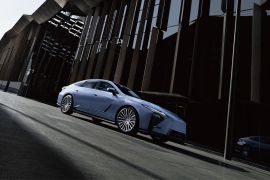 Lexus hadirkan The All-New ES dalam dua varian