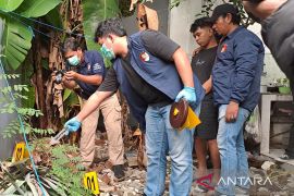 Saat olah TKP, polisi temukan janin pelaku aborsi di Makassar