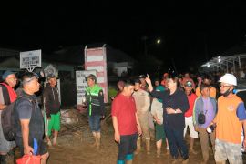 Pemkab-Donggala kerahkan alat berat untuk normalisasi sungai di Wombo