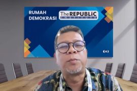 Mayoritas warga Jawa Timur puas kinerja 100 hari Khofifah-Emil