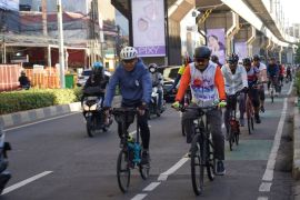 Naik sepeda, Wali Kota Jaksel tinjau pengerukan Kali Grogol