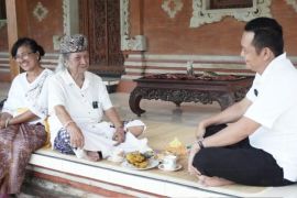 Pemkab Jembrana beri dua asisten rumah tangga untuk mantan bupati