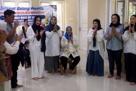 Peserta pelatihan make-up Disnakertrans Banten didorong buka lapangan kerja