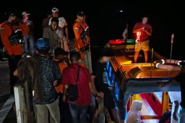 SAR evakuasi  puluhan penumpang KM Holy Marry di perairan Morotai