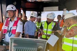 Ke Bengkulu, Gibran tinjau titik pendangkalan laut dari atas Kapal Bunga Raflesia