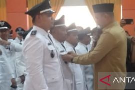 Bupati Inhu lantik 39 pejabat kepala desa