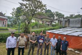 Berkat Cawan Energi serahkan tujuh hewan kurban untuk warga Sukabumi