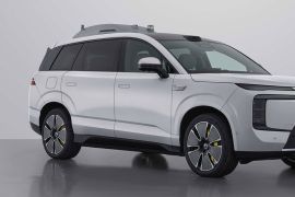 Denza luncurkan SUV PHEV premium N8L dengan versi drone opsional