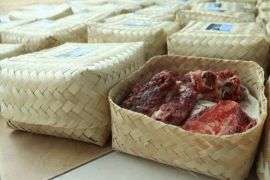 Wako Pontianak himbau pembagian daging kurban tanpa kantong plastik