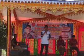 Wali murid SDN 53 Siguhung Agam bangun WC kebutuhan siswa