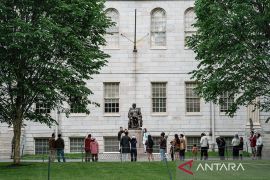Trump ancam alihkan dana hibah Universitas Harvard ke sekolah kejuruan