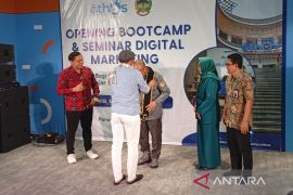 Bupati Banyumas ajak pelaku UMKM beradaptasi dengan  teknologi