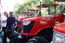 Pemkab Aceh Barat fungsikan 10 traktor tangan bantuan Kementan untuk petani