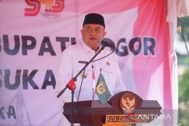 Bupati Bogor bagikan 409 sertifikat hunian tetap korban bencana tahun 2020