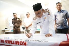 Teken fakta integritas bentuk komitmen bersama SPMB Pontianak transparan dan berkeadilan