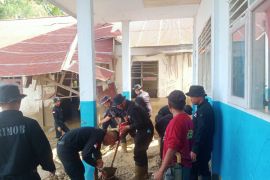 Polda Sulteng kerahkan 40 personel bantu penanganan banjir di Wombo