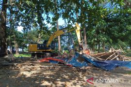 Pemkot Bengkulu tertibkan bangunan liar di kawasan Pantai Panjang