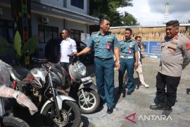 Lanal Labuan Bajo-NTT menggagalkan penyelundupan rokok-motor ilegal