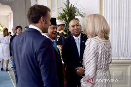 Prabowo perkenalkan Didiet ke Presiden Macron dan Brigitte