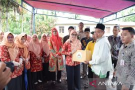 DWP Bengkalis Salurkan Bantuan untuk Korban Kebakaran di Desa Pambang Baru