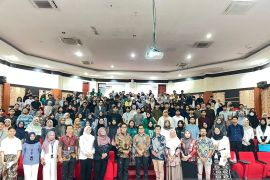 FISIP Unand-LDKPI adakan talk show penguatan diplomasi-ekonomi