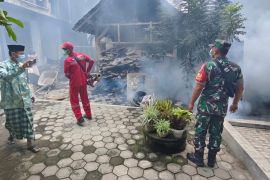 Cegah wabah DBD, Pemkab Lumajang lakukan fogging di pesantren