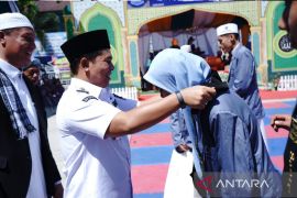 Bupati Palas hadiri acara penamatan ratusan santri Ponpes AL - Mukhlisin Sibuhuan