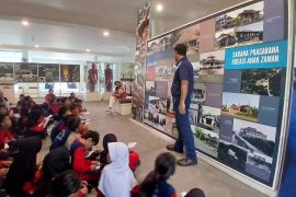 Siswa SDN 4 Mentok antusias belajar sejarah di Museum Timah Indonesia