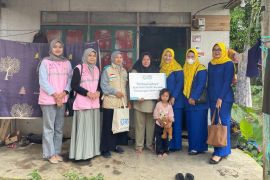 PLN Kalselteng pasang listrik bagi lima keluarga prasejahtera di HST