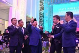 Momen Macron dan Prabowo Bernyanyi Hingga Bertemu Bobby Kertanegara