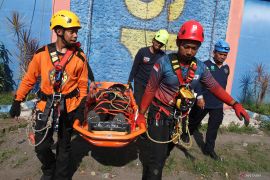 Latihan gabungan penyelamatan di ketinggian
