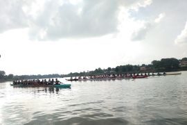 Pemkot Jambi giatkan lomba pacu perahu tradisional jaga kebersihan Danau Sipin