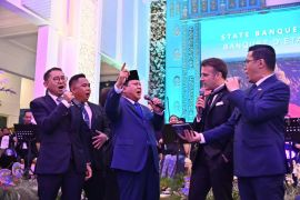 Momen Macron dan Prabowo bernyanyi hingga bertemu Bobby Kertanegara